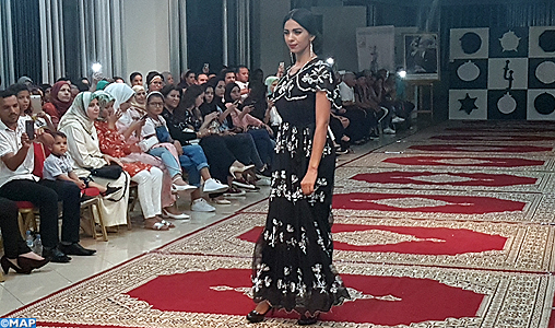 Photo of Oujda : un défilé de mode se clôt en beauté le 5è festival Blouza