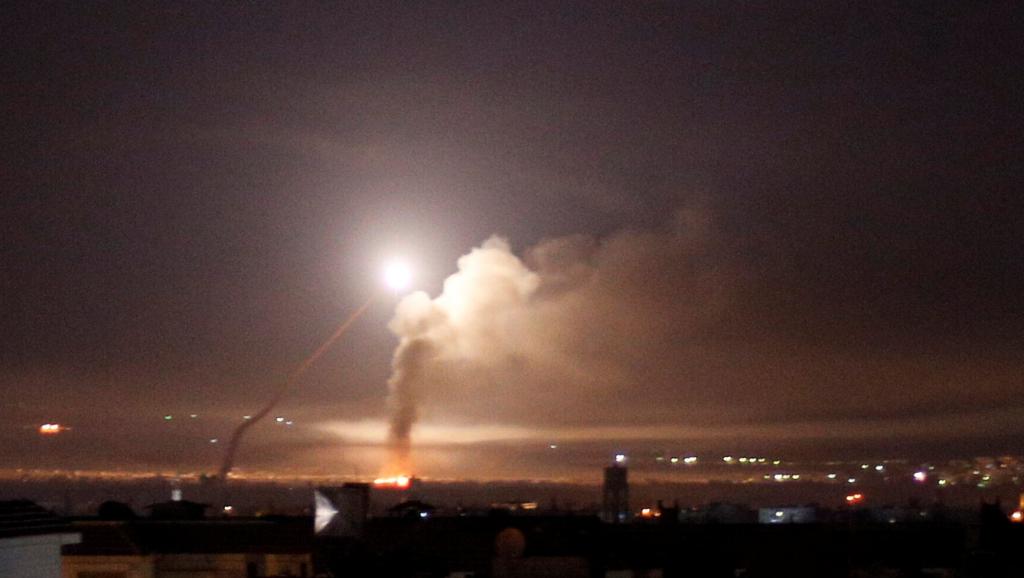 Photo of Israël annonce avoir frappé des cibles du régime syrien et de l’Iran