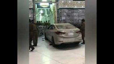 Photo of Une voiture fonce sur la grande mosquée de La Mecque ! (Vidéo)