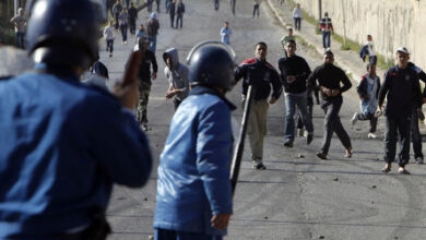 Photo of Algérie: Émeutes et affrontements violents entre les manifestants et la police !