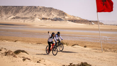 Photo of L’équipe “Girls and roses”, toujours en tête du classement du Raid « Sahraouiya » !