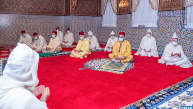 Photo of Fès : SM le Roi, Amir Al-Mouminine, accomplit la Prière de l’Aïd Al-Fitr.