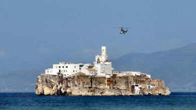 Photo of Provocations dangereuses : Manœuvres militaires Espagnoles sur des îlots en face d’Al Huceima ! (vidéo)