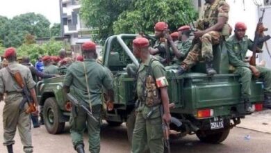 Photo of Des militaires annoncent avoir arrêté le président Alpha Condé et fermé les frontières en Guinée :