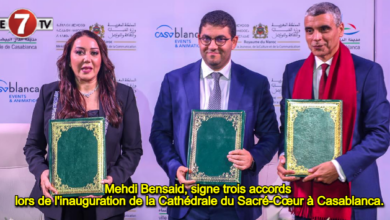 Photo of Mehdi Bensaid, signe trois accords lors de l’inauguration de la Cathédrale du Sacré-Cœur à Casablanca.