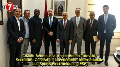 Photo of Chakib Benmoussa, reçoit Boban Totovski, Secrétaire Général de la Fédération Internationale des Sports Électroniques (IESF)